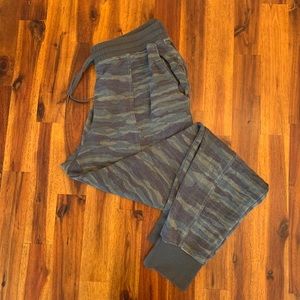 CAMO pajama pants 💚